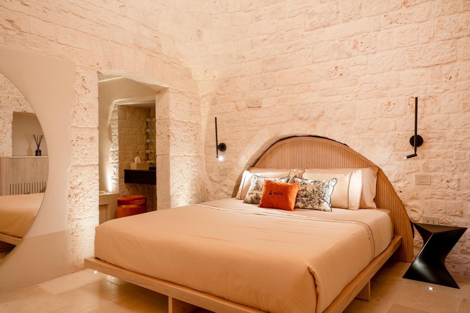 アルベロベッロNaiira Luxury Trullo - Jacuzzi And Patioアパートメント エクステリア 写真