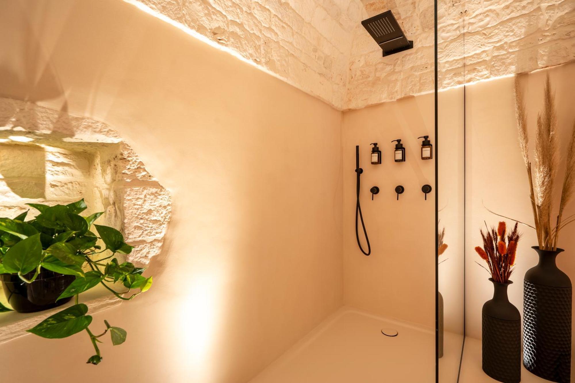 アルベロベッロNaiira Luxury Trullo - Jacuzzi And Patioアパートメント エクステリア 写真