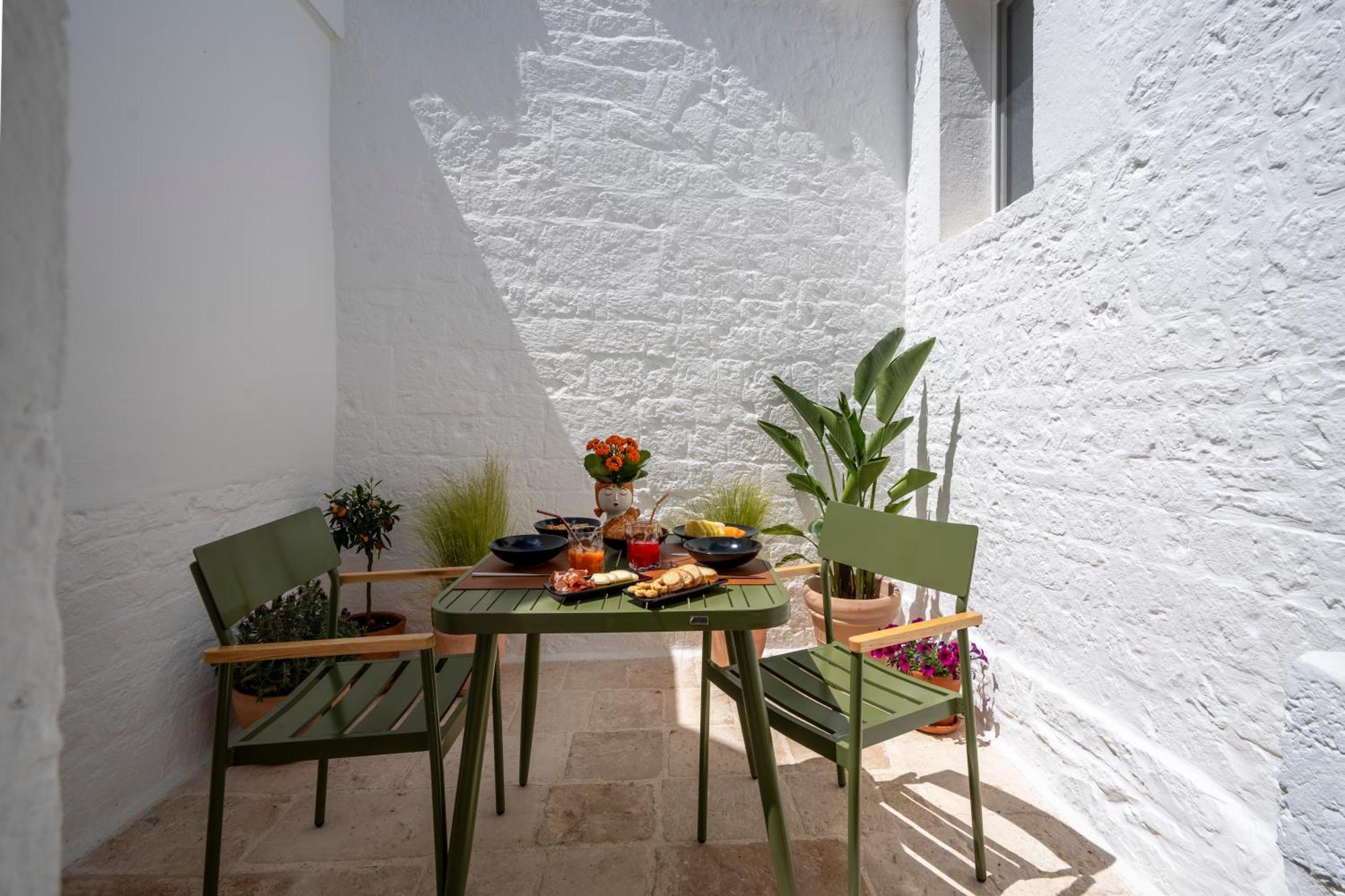 アルベロベッロNaiira Luxury Trullo - Jacuzzi And Patioアパートメント エクステリア 写真