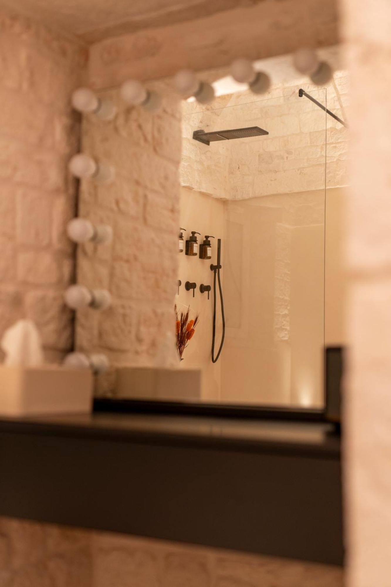 アルベロベッロNaiira Luxury Trullo - Jacuzzi And Patioアパートメント エクステリア 写真