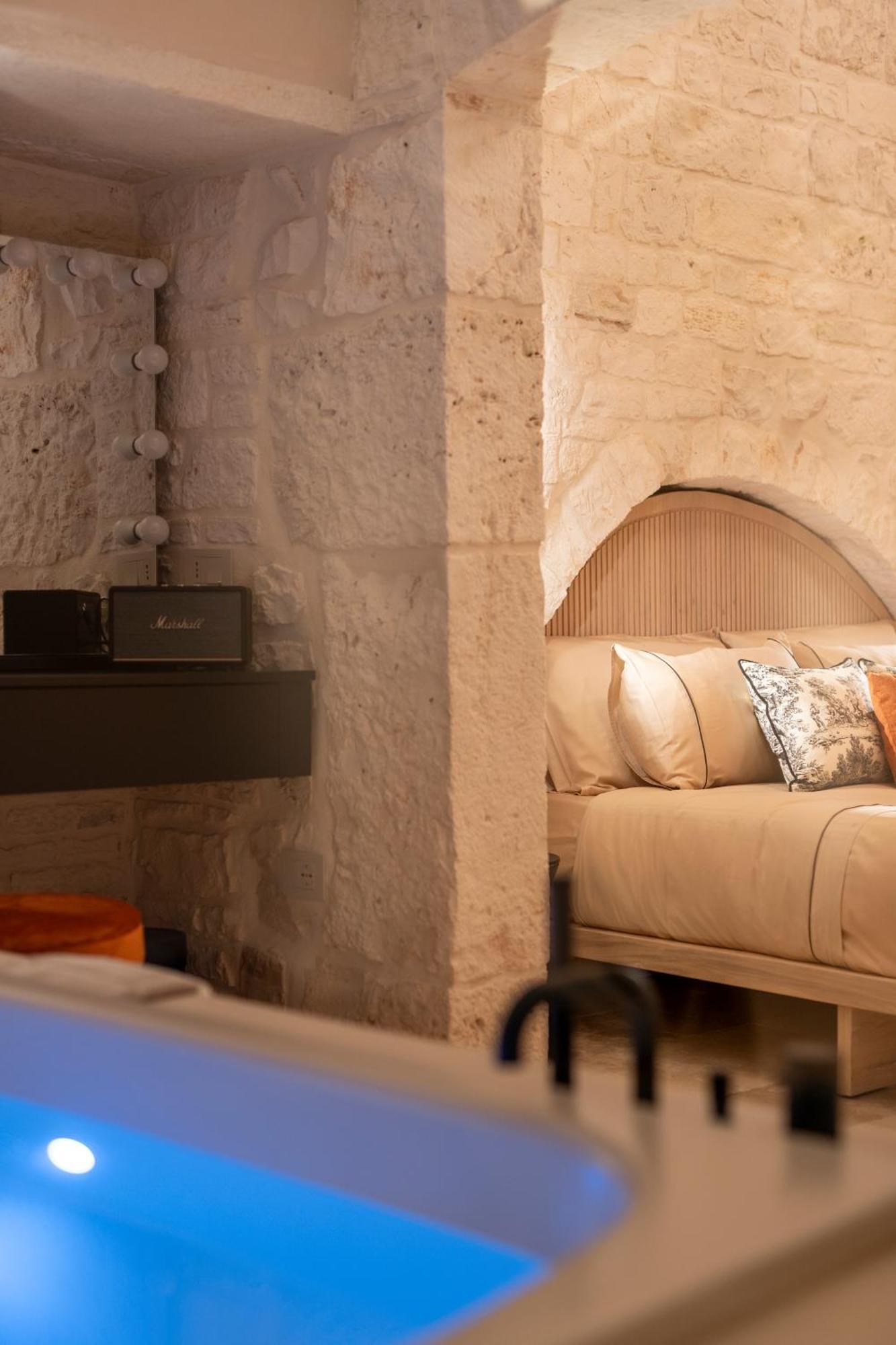 アルベロベッロNaiira Luxury Trullo - Jacuzzi And Patioアパートメント エクステリア 写真