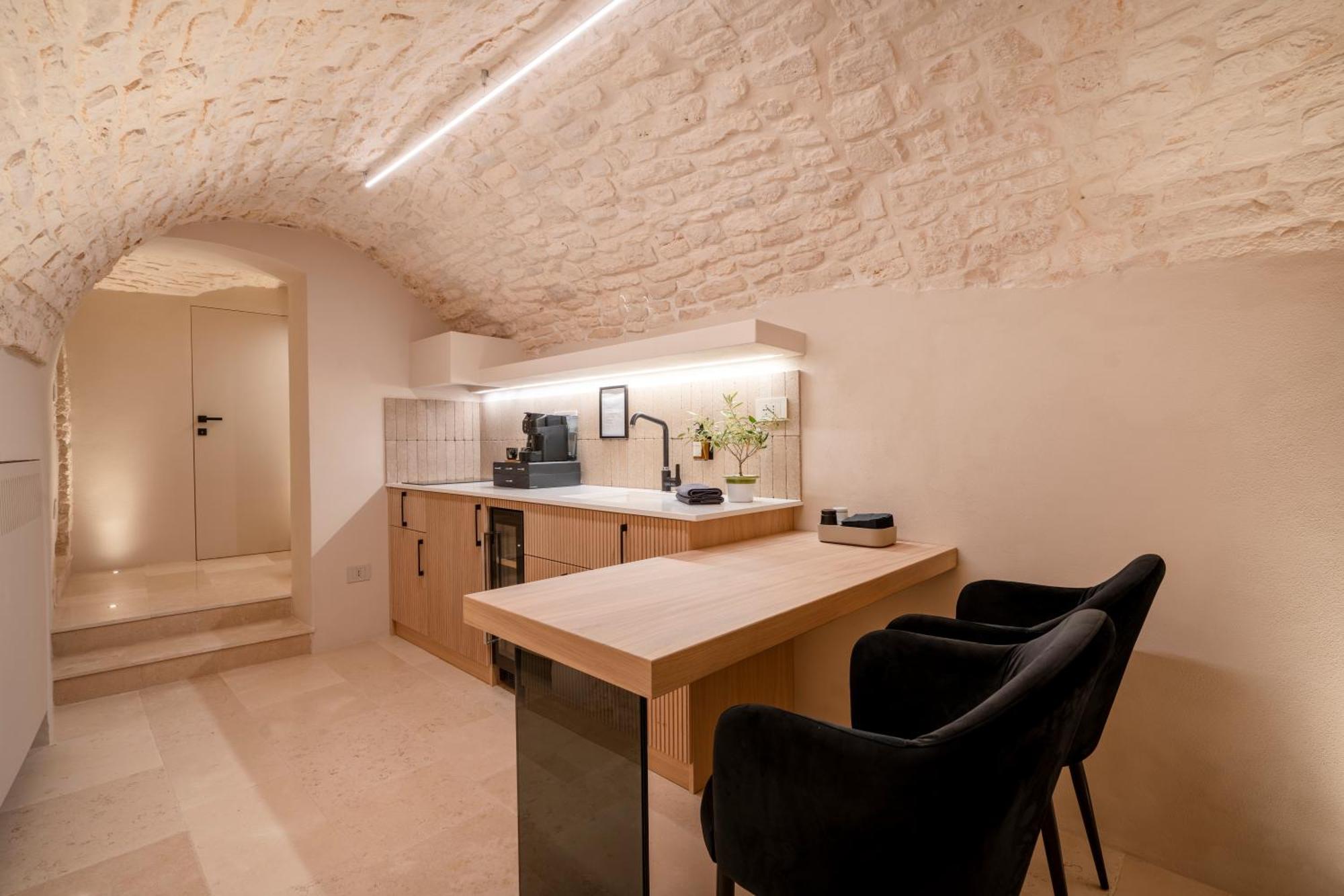アルベロベッロNaiira Luxury Trullo - Jacuzzi And Patioアパートメント エクステリア 写真