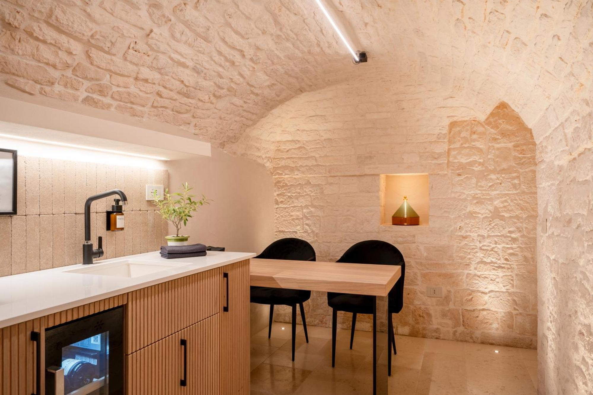 アルベロベッロNaiira Luxury Trullo - Jacuzzi And Patioアパートメント エクステリア 写真