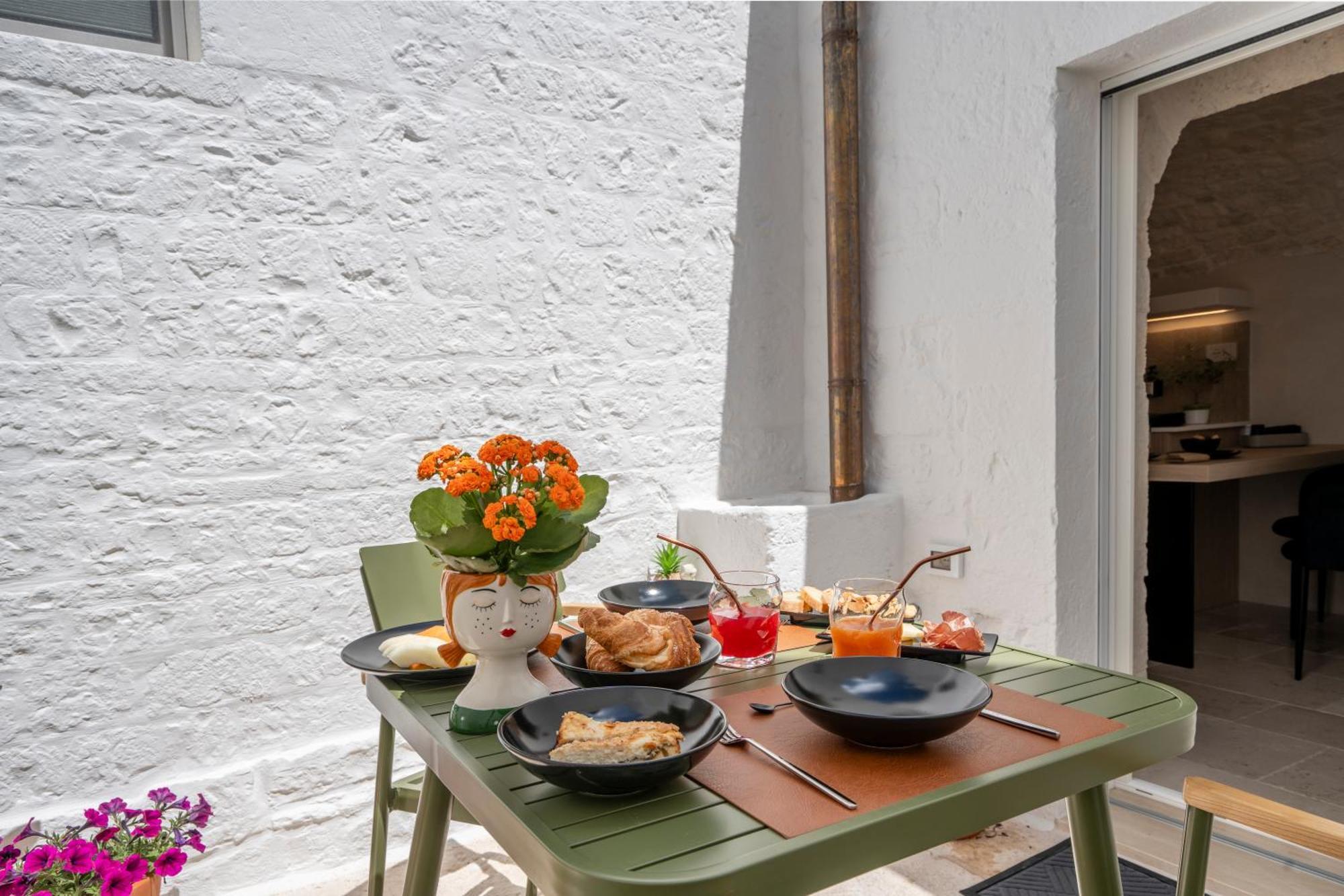 アルベロベッロNaiira Luxury Trullo - Jacuzzi And Patioアパートメント エクステリア 写真